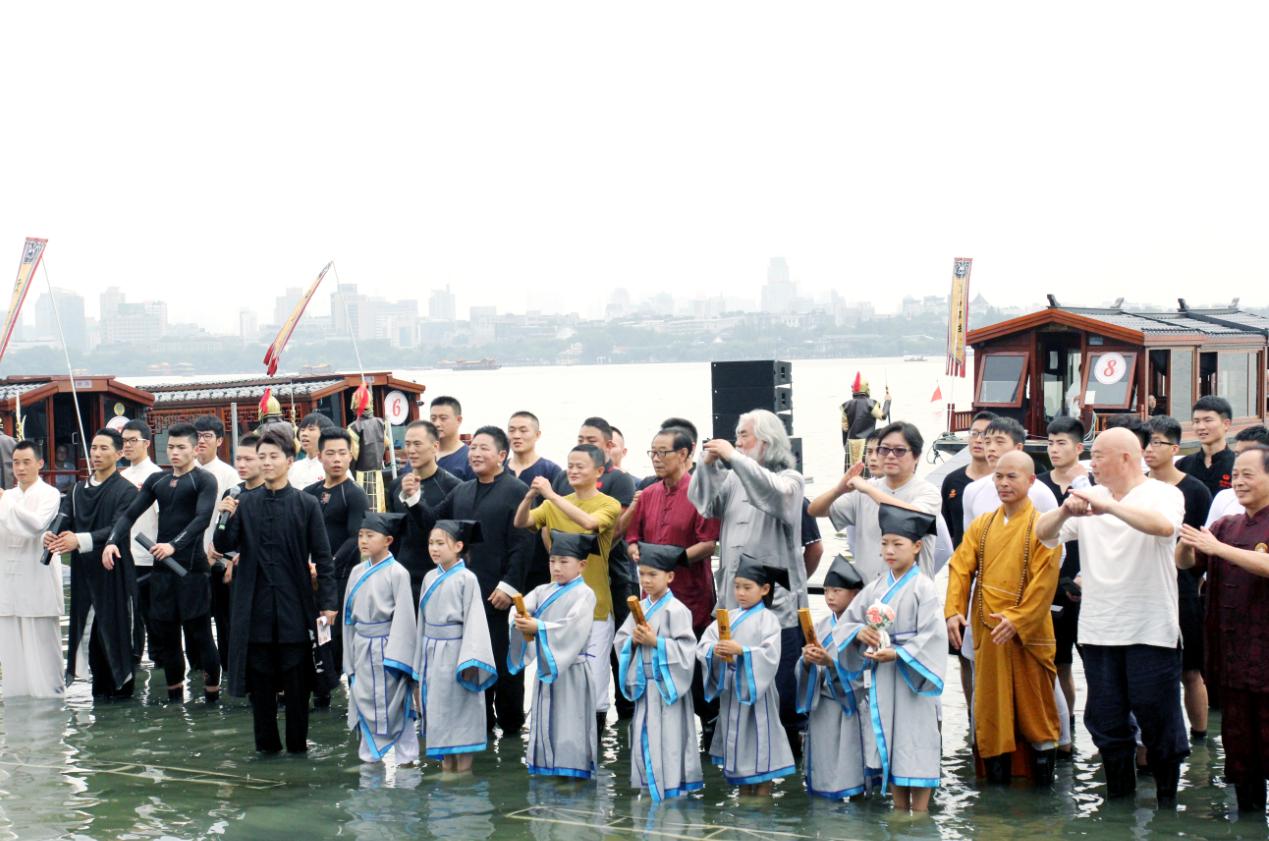 王中王论坛免费资料2025,王中王论坛免费资料2025，探索与机遇