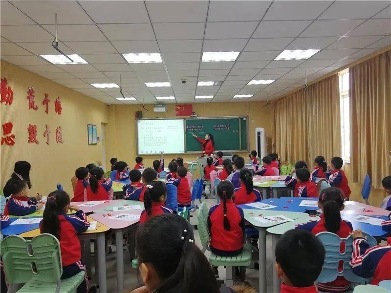 2025新澳免费资科五不中料,探索未来教育之路，新澳免费资科五不中料现象解析